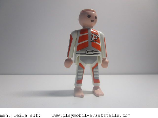 Figur Mann modern barfuß 01