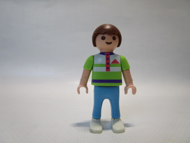 Figur Junge Halbschuhe weiß