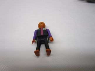 Figur Mann modern barfuß 01