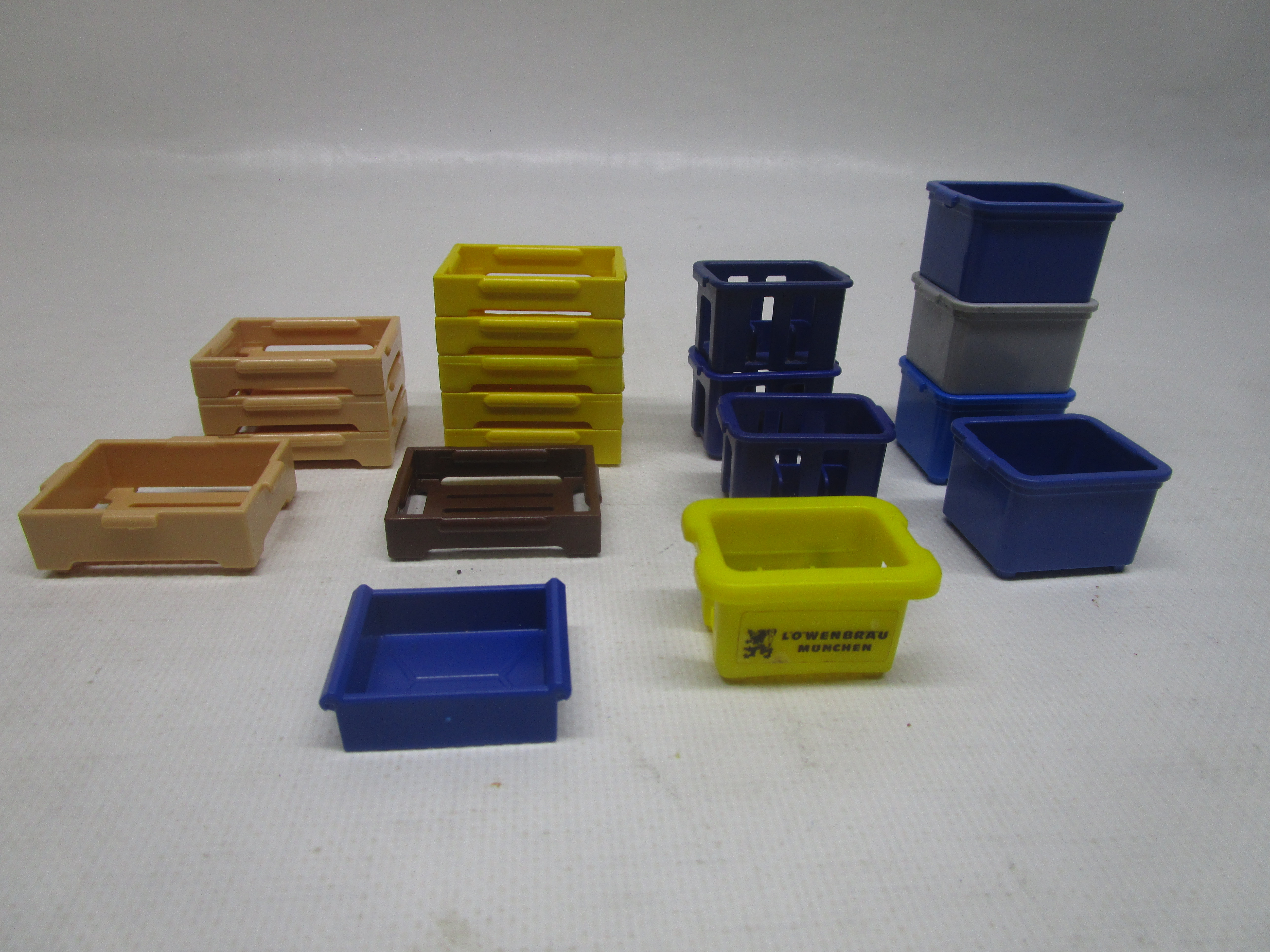 IMG_5454 Steigen und Stapel Kisten